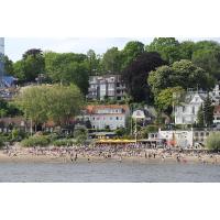 399_5600 Hamburg im Sommer - Elbstrand bei der Strandperle von Hamburg Oevelgönne. | Oevelgoenne + Elbstrand.